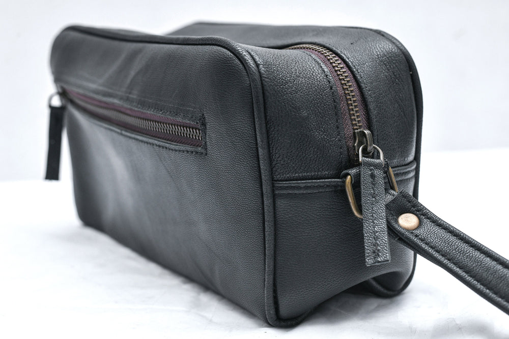 Personalized Buffalo Leather Dopp Kit – Groomsmen Toiletry Gift