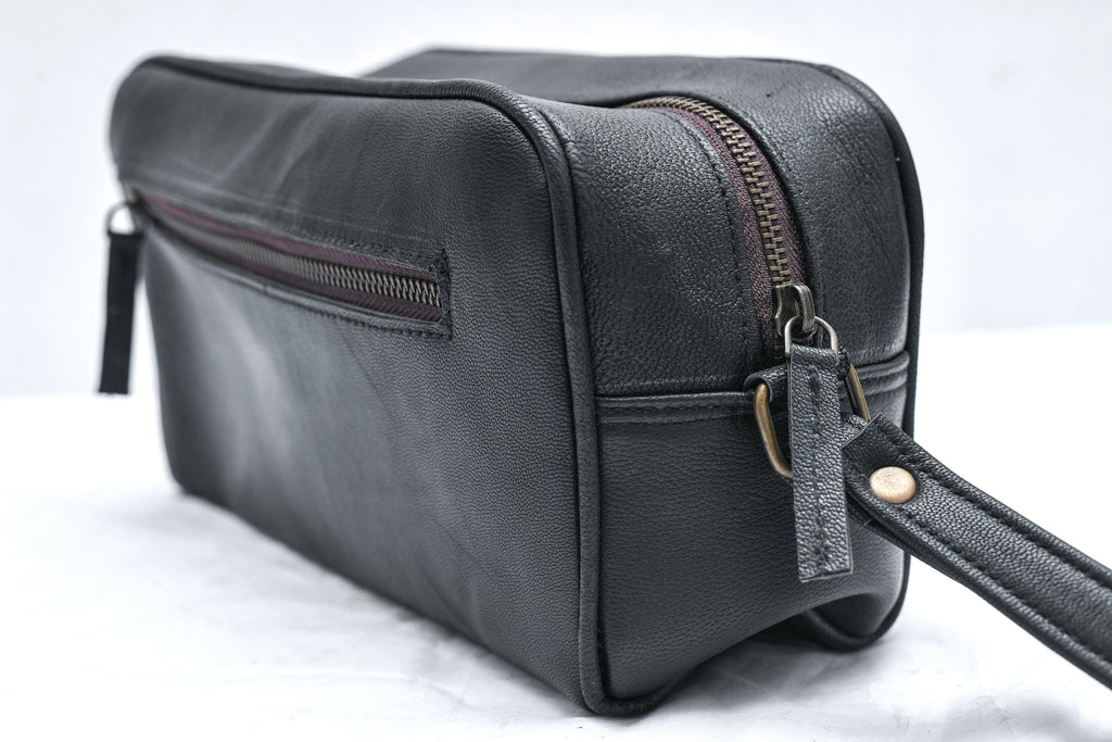 Personalized Buffalo Leather Dopp Kit – Groomsmen Toiletry Gift